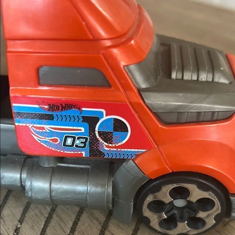 🏎️ Hot🔥Wheels 🛞 🏎️ truck carrier. 2 pieces. Toy Truck 🛻 🛻